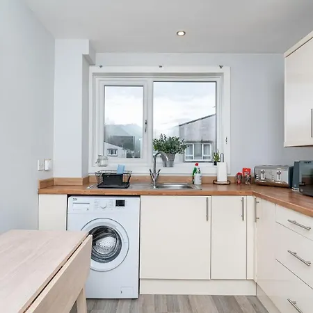 Lovely 3-Bedroom Flat With Free Parking Bridge of Allan Exterior photo
