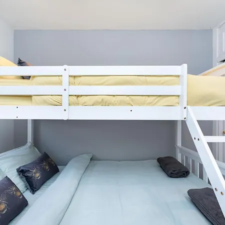 Lovely 3-Bedroom Flat With Free Parking Bridge of Allan Exterior photo