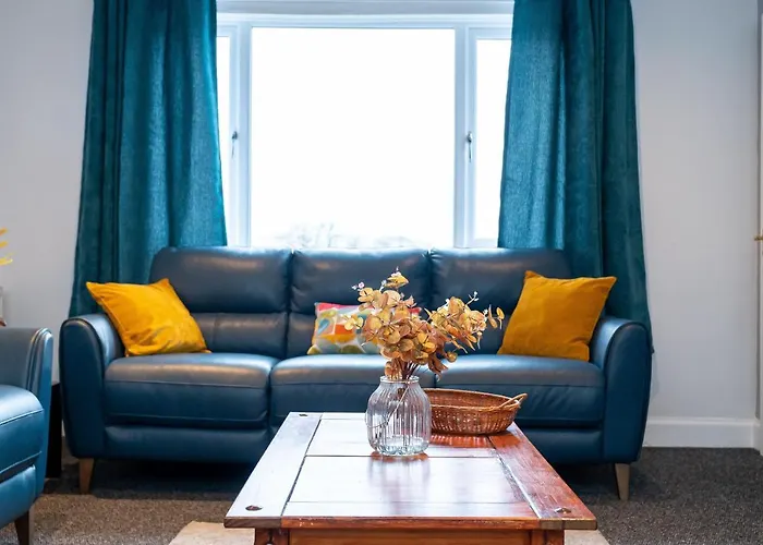 Lovely 3-Bedroom Flat With Free Parking