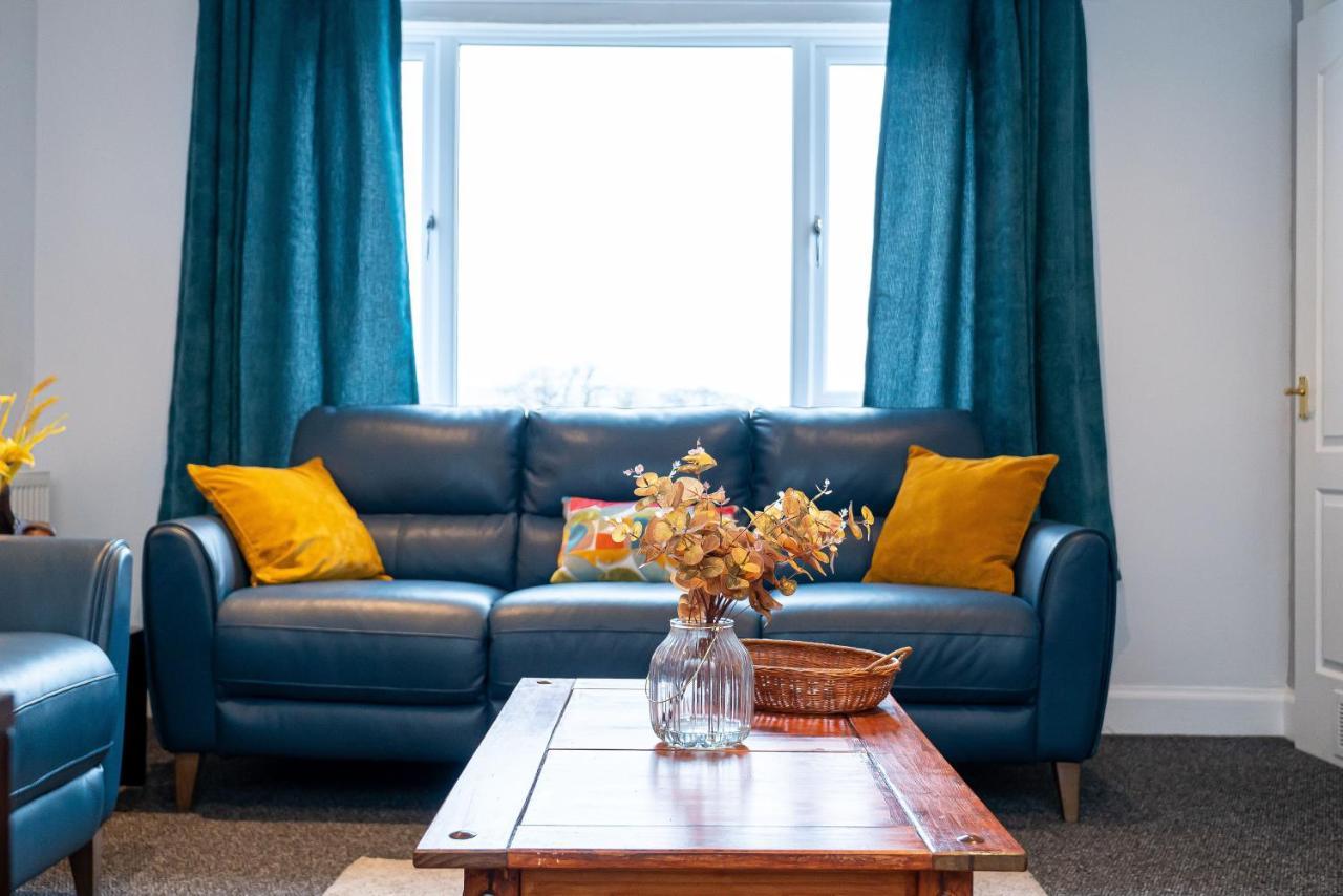 Apartment Lovely 3-bedroom Flat With Free Parking