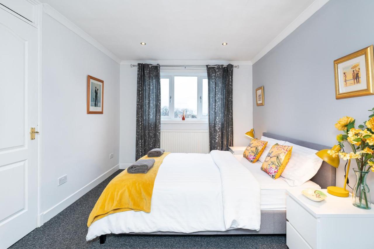 Apartment Lovely 3-bedroom Flat With Free Parking