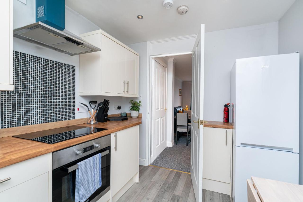 Lovely 3-bedroom Flat With Free Parking *