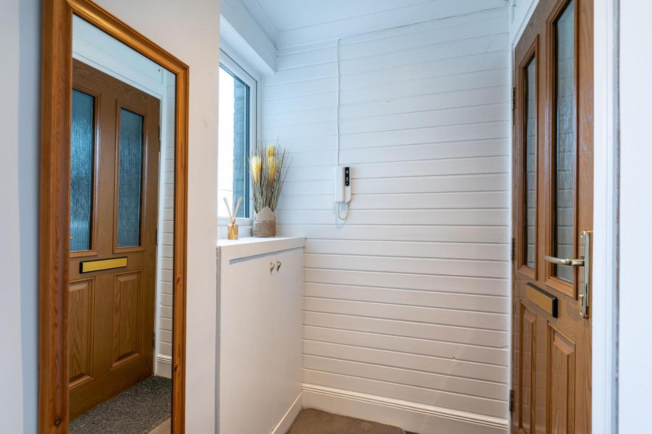 Lovely 3-bedroom Flat With Free Parking *